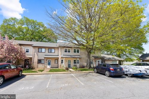 351 Greenland Dr, Lancaster, PA 17602-3356