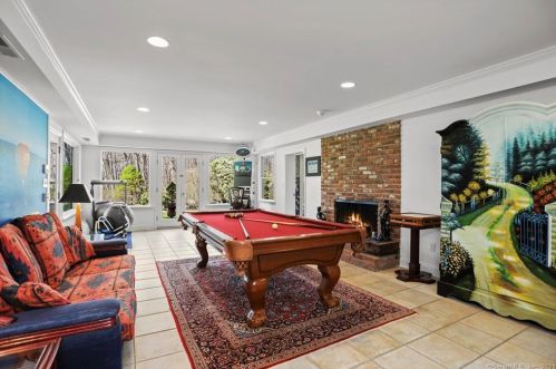 17 Carrington Dr, Greenwich CT  06831-3119 exterior