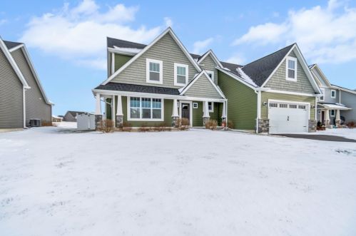 2324 Surrey St, Sycamore, IL 60178-8926