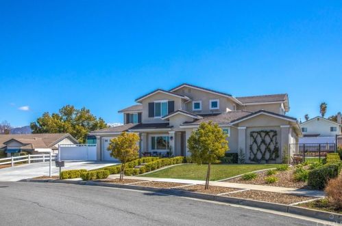 313 Silvertree Ln, Redlands, CA 92374-5601