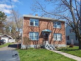 46 Faneuil St, Windsor, CT 06095-4520