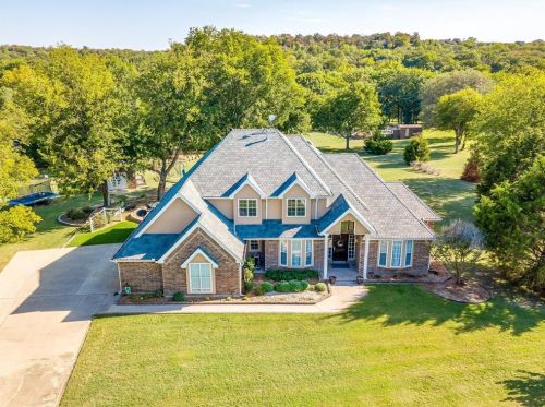 399 Cattlebaron Parc Dr, Fort Worth, TX 76108-9235