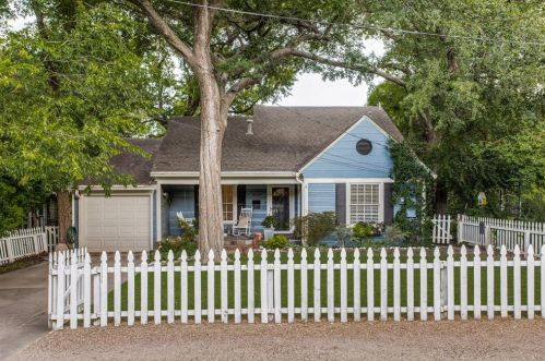 8646 Groveland Dr, Dallas TX  75218-4210 exterior