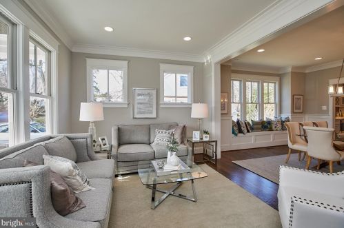 6800 Crutchfield St, Falls Church, VA 22043-1748