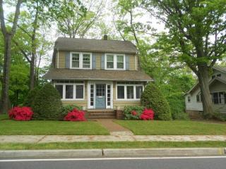 291 Monroe Ave, Wyckoff, NJ 07481-1916