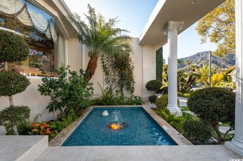 1629 Heather Ridge Dr, Glendale CA  91207-1035 exterior