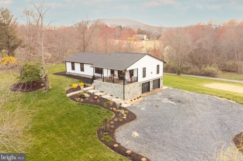 9481 Walsingham Ln, Marshall, VA 20115-2873