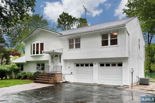 11 Michaels Ln, Closter, NJ 07624-1205