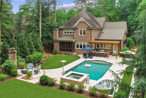 4239 Carmain Dr, Atlanta GA  30342-3504 exterior