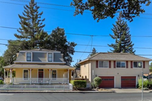 443 1st St, Healdsburg, CA 95448-3938