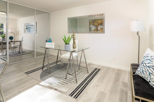 483 Los Ninos Way, Los Altos CA 94022-1727 exterior