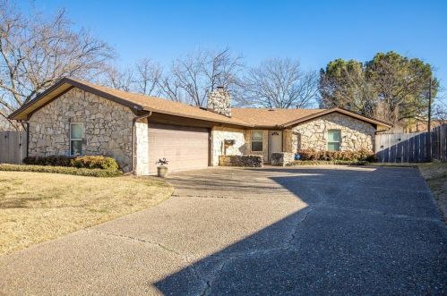 6208 Bellhurst Ct, Fort Worth, TX 76117-3401