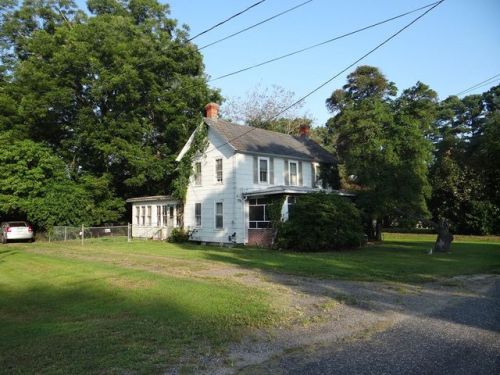 224 James Ln, Weems, VA 22576-2650