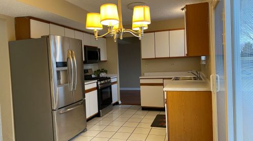 3948 Island Cir, Hanover Park, IL 60133-6111