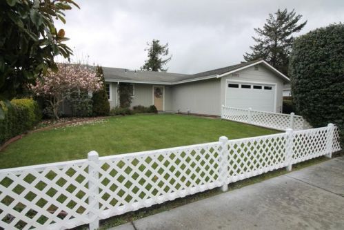 1895 Holly Dr, Mckinleyville, CA 95519-3957