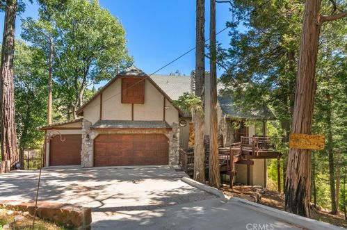 925 Trinity Dr, Lake Arrowhead, CA 92352-9704