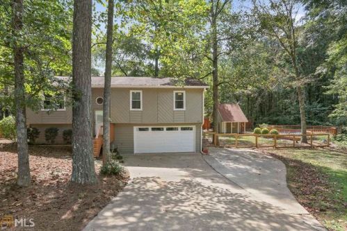 890 Holly Ln, Holly Springs, GA 30115-8808