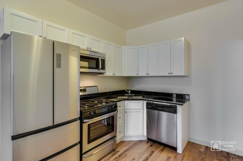 4656 Malden St, Chicago, IL 60640-4896