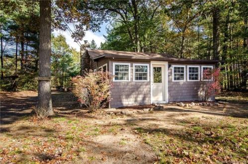44 Hemlock Rd, Granby, CT 06035-2616