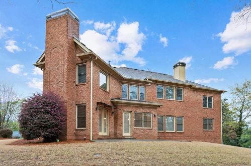 5850 Garber Dr, Atlanta GA  30328-5151 exterior