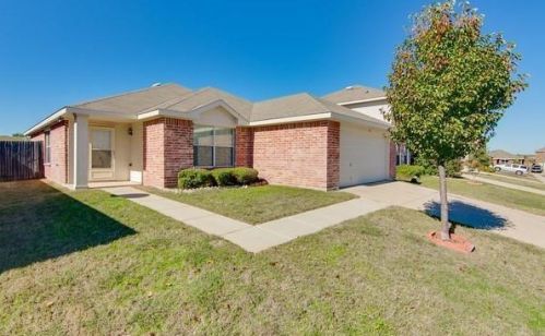 621 Woodpecker Ln, Fort Worth TX  76108-4328 exterior