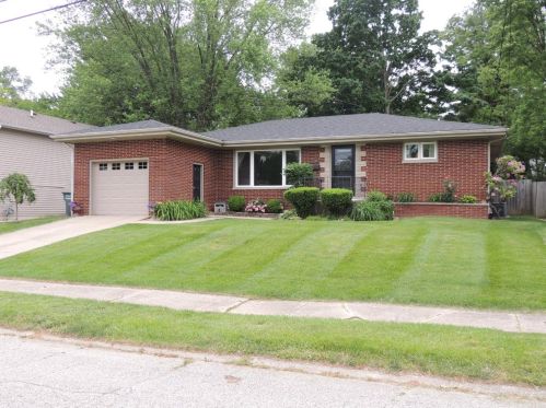 1305 Wood St, Valpo, IN 46383-5142