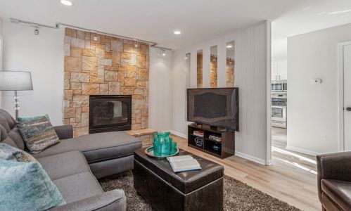 148 Campbell Dr, Lemont, IL 60440-1636