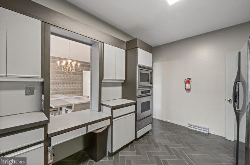 1 Hemlock Ct, Princeton NJ  08540-4708 exterior