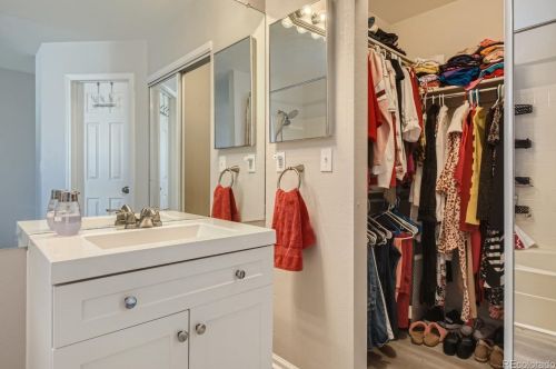 2144 Scranton Way, Denver CO  80014-5318 exterior