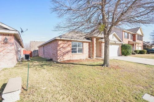 6060 Blazing Star Dr, Fort Worth, TX 76179-2385