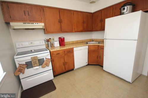 213 Silver Ct, Trenton NJ  08690-3514 exterior