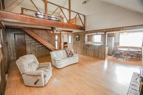 1500 Shanks Rd, Angleton, TX 77515-8315