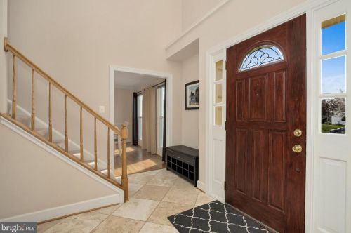 425 Old Dominion Ave, Herndon, VA 20170-5332