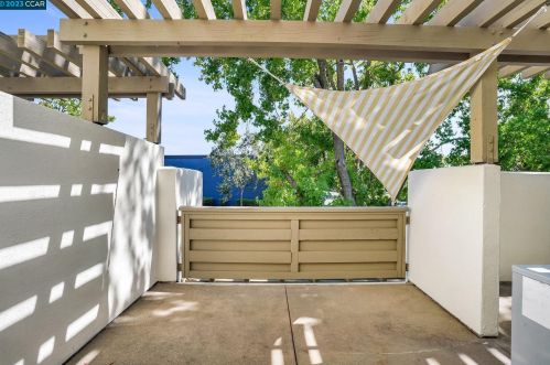 72 Mozden Ln, Concord CA  94523-3369 exterior