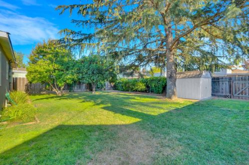 1700 Kenneth Dr, Turlock CA 95380-3421 exterior