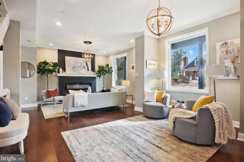 900 Prospect St, Silver Spring MD  20912-6875 exterior