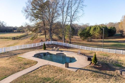 1079 Knox Chapel Rd, Social Circle GA  30025-4151 exterior