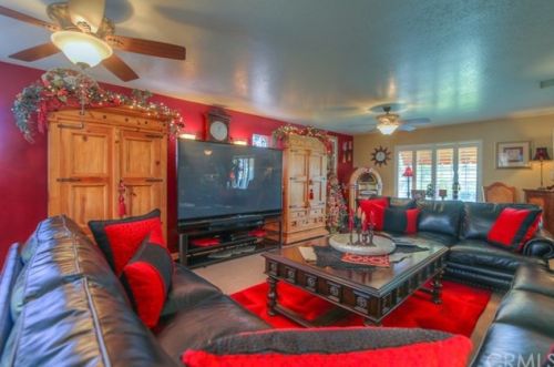 16122 Ponderosa Ln, Riverside CA  92504-6155 exterior