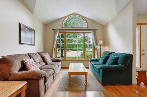 201 Dunbar Way, Saint Paul MN  55115-2815 exterior