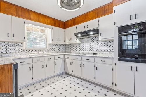 4898 Highway 155, Stockbridge GA  30281-2324 exterior