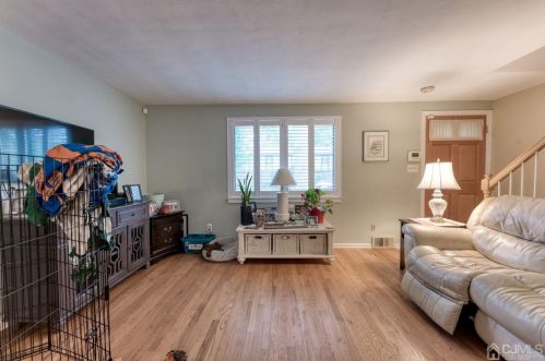 8 Kate Ln, Metuchen, NJ 08840-2203