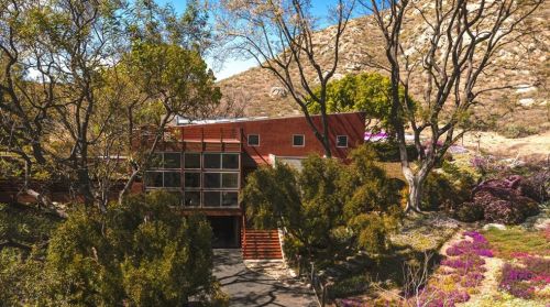 2025 Mt Vernon Ave, Riverside CA  92507-2528 exterior