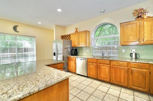 2422 Whispering Cv Cir, Garland TX exterior