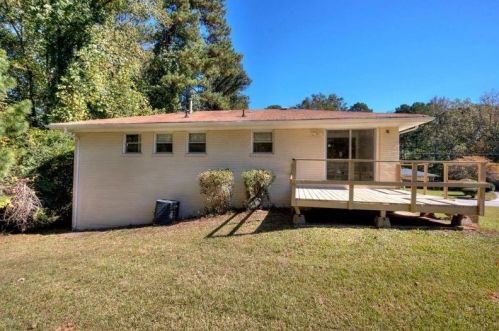 3533 Highwood Dr, Atlanta GA  30344-2500 exterior