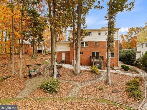 6702 Emporia Ct, Springfield VA  22152-3034 exterior