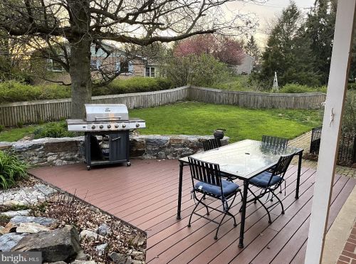 1320 Chapel Dr, York, PA 17404-2027