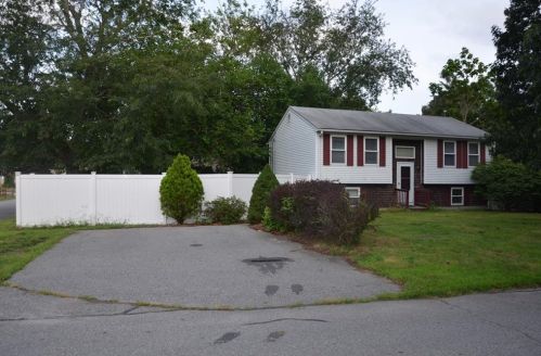 72 Lloyd Ave, Warwick, RI 02889-8814