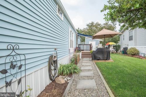 115 Dovefield Dr, Lancaster PA  17603-4687 exterior