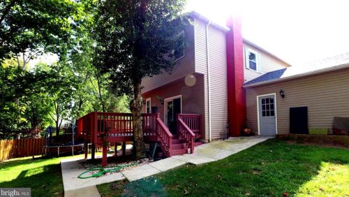 8005 Lake Pleasant Dr, Springfield VA  22153-3005 exterior