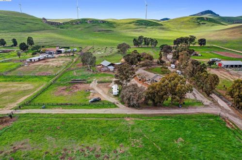 3966 Dyer Rd, Livermore, CA 94551-7488